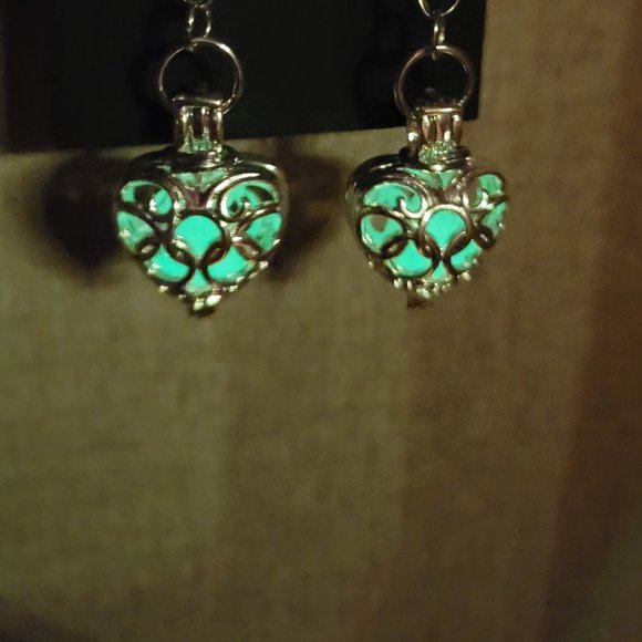 Earrings Hand crafted Heart with glow in the dark beads. - Picture 6 of 6